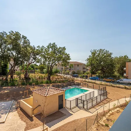 Dans Neuve Avec Piscine By Interhome